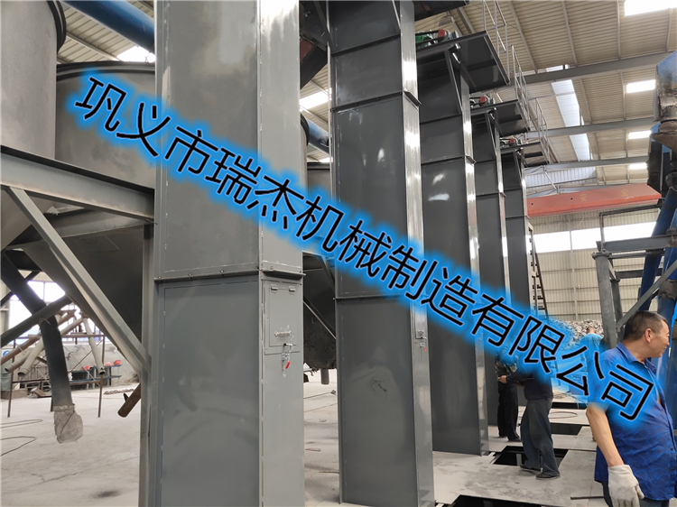 斗式提升機(jī)客戶(hù)現(xiàn)場(chǎng)圖